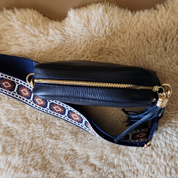 Beautiful NWOT Italian Leather Camera Bag Style Crossbody with Big Strap 🇮🇹 - Picture 6 of 16